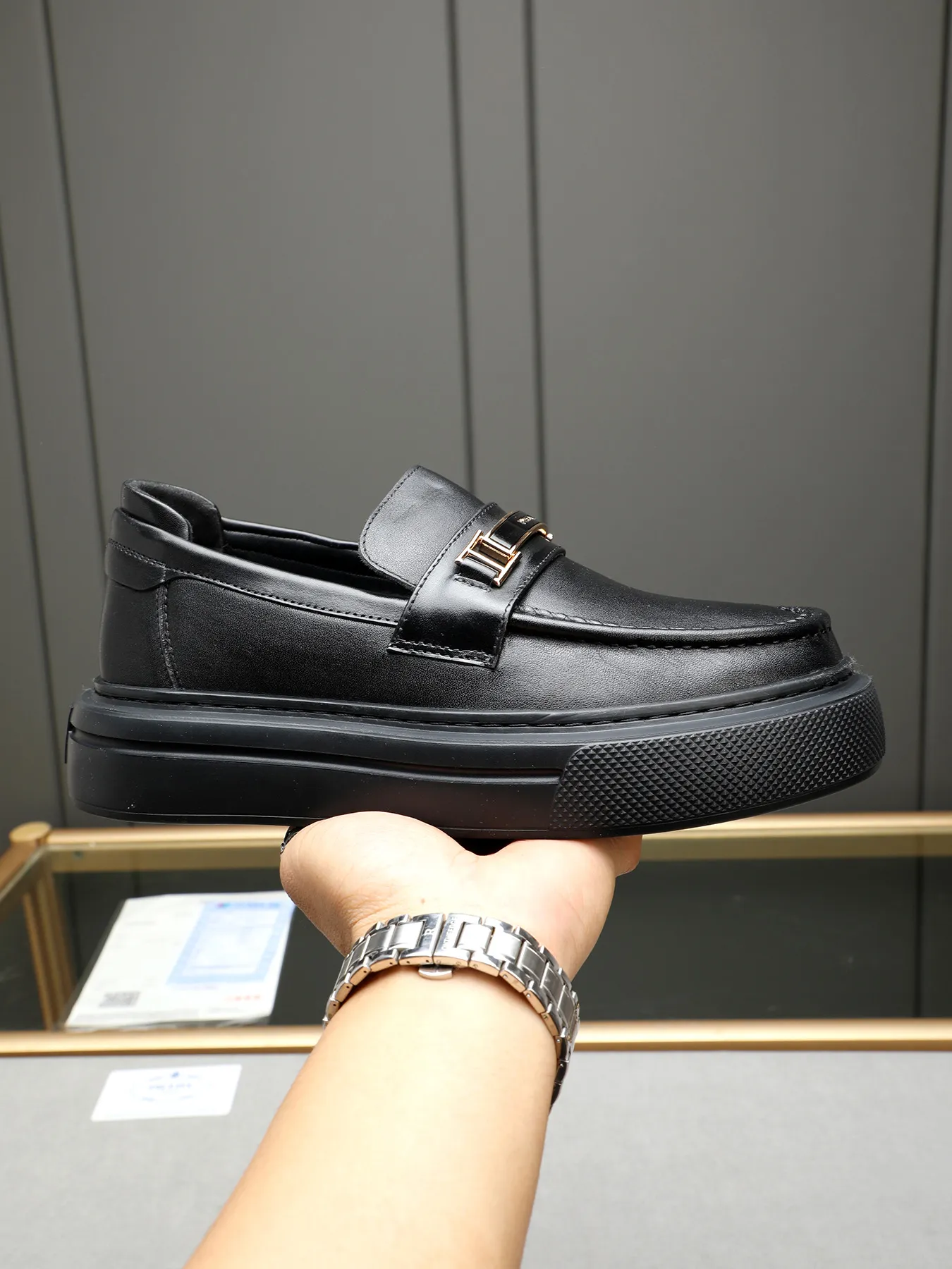 Men's Men's Shoes 💰500 Prada/Prada Men's new casual shoes, this upper is made of imported calfskin + sheep lining! The outsole is made of non-slip foam outsole, which feels good on your feet and is a fashionable and stylish item!  Size: 38-44 (45 customized)